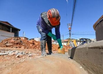 Construção civil em Campinas freia contratações e demite em 2026