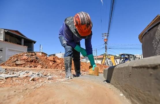Construção civil em Campinas freia contratações e demite em 2026