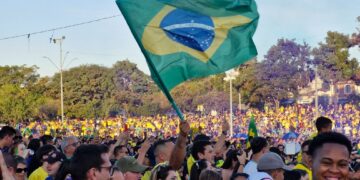 Eliminação do Brasil reúne mais de 20 mil pessoas e encerra Arena do Torcedor com recorde de público