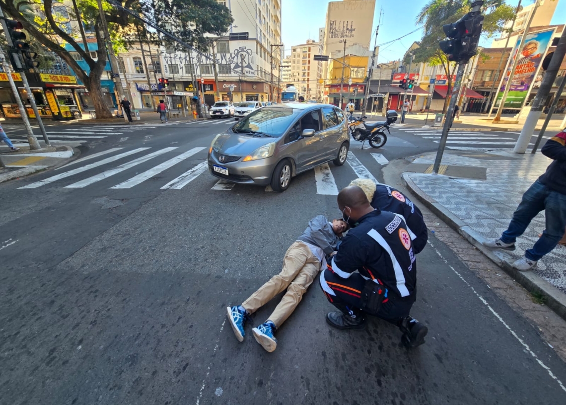 Idoso é atropelado na faixa de pedestres no Centro de Campinas