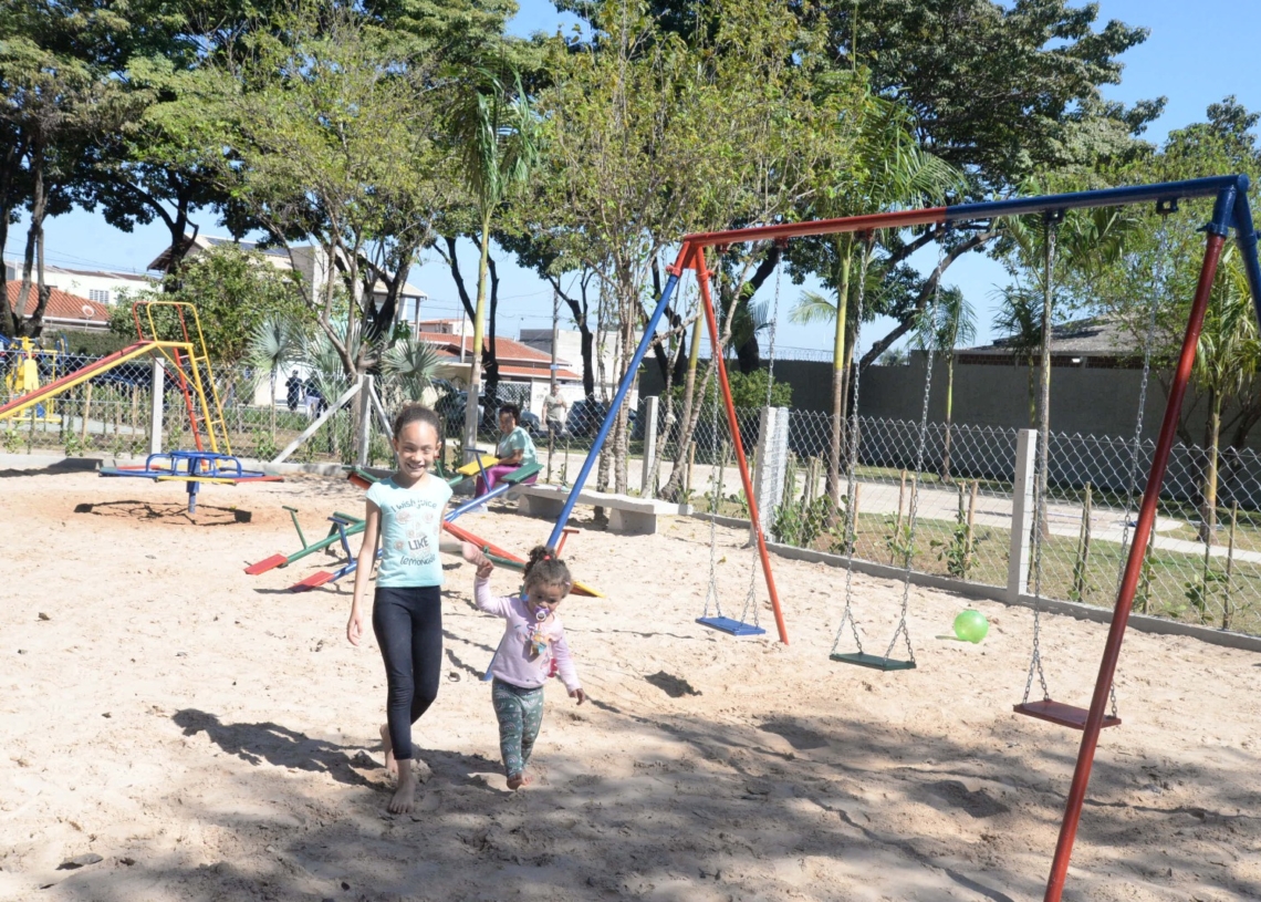 Praça esportiva passa por manutenção em Campinas