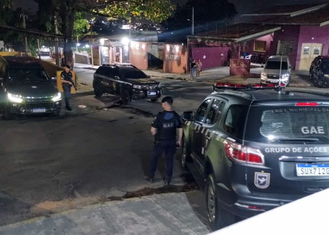 Força-tarefa fecha 16 comércios e apreende caça-níqueis e bebidas falsificadas no Itatinga