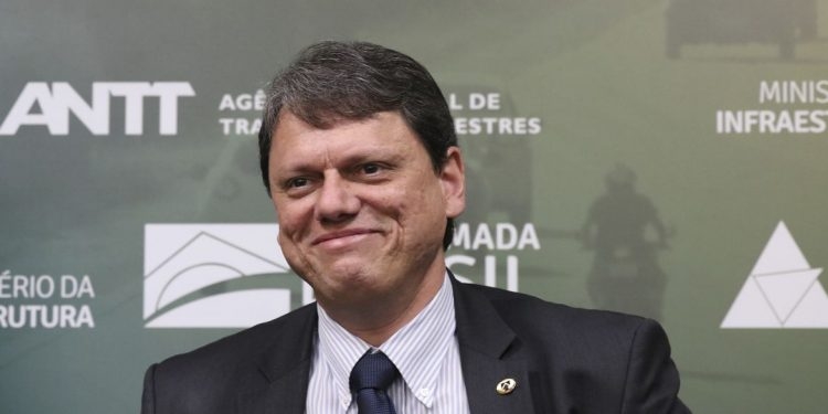 Paraná Pesquisas: Tarcísio lidera disputa pelo governo de SP no 1º e no 2º turno