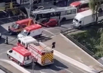 Acidente com sete veículos deixa pelo menos cinco feridos na Avenida Orosimbo Maia