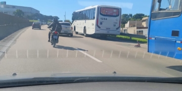 Ônibus articulado quebra durante viagem e passageiros deixam veículo em Campinas