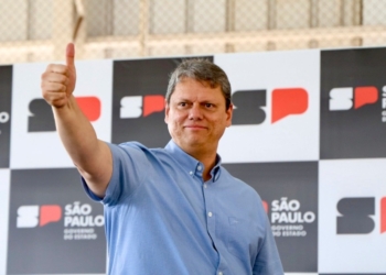 Tarcísio lidera com 50% e abre 16 pontos sobre Haddad em SP, aponta Paraná Pesquisas