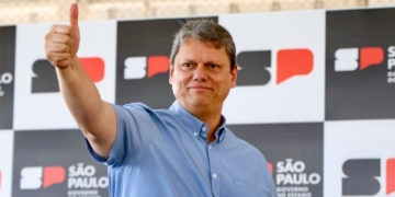 Tarcísio lidera com 50% e abre 16 pontos sobre Haddad em SP, aponta Paraná Pesquisas