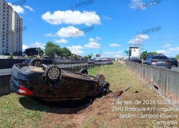 Mulher fica ferida após capotar carro na Anhanguera em Campinas