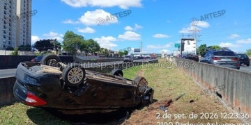 Mulher fica ferida após capotar carro na Anhanguera em Campinas