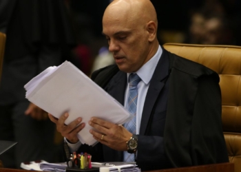 No Congresso, já se especula “saída honrosa” de Moraes do STF
