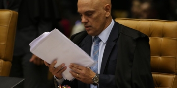 No Congresso, já se especula “saída honrosa” de Moraes do STF