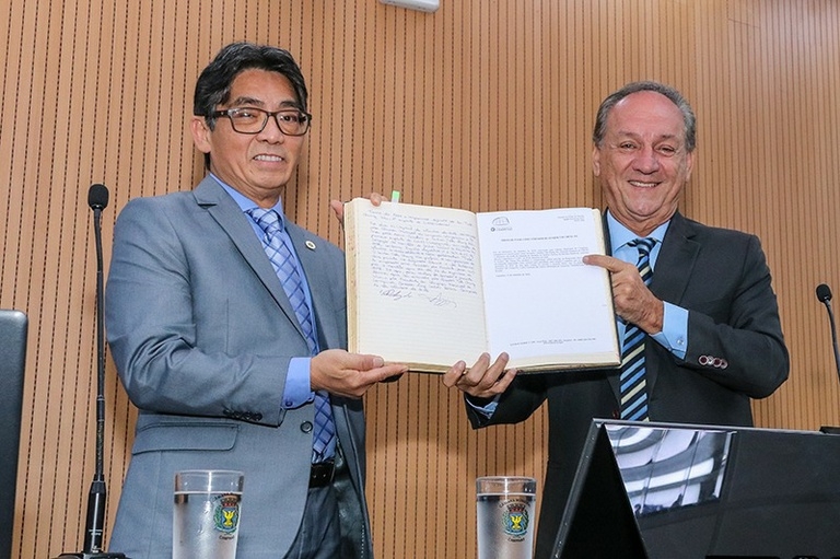 Tak Chung Wu toma posse como vereador de Campinas após cassação de Vini Oliveira