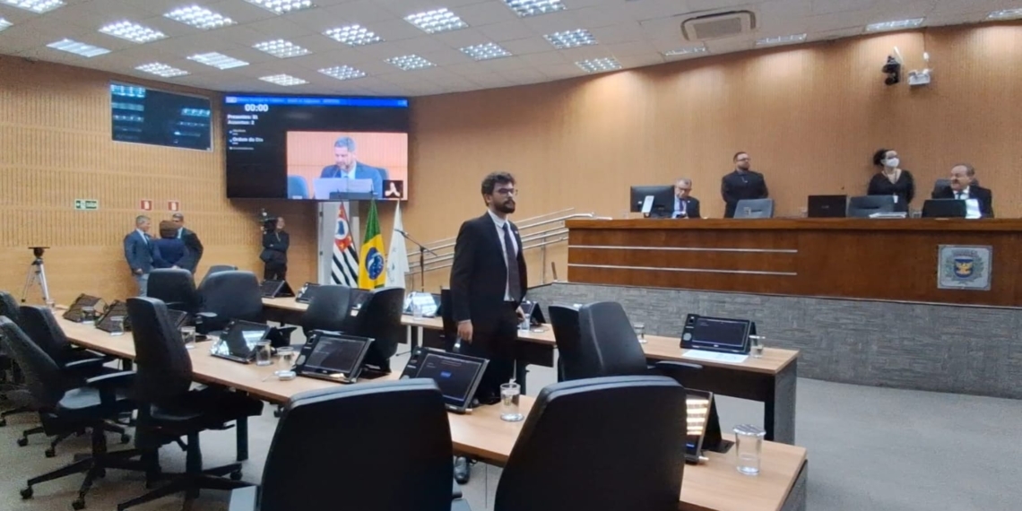 Câmara de Campinas cassa mandato de Vini Oliveira por quebra de decoro