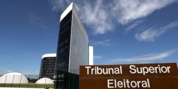 TSE decide derrubar posts falsos que liguem Flávio a Nossa Senhora, mas com uma ressalva