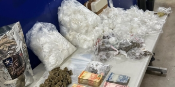 1º BAEP apreende mais de 12 mil porções de drogas e R$ 46 mil no Vila Rica