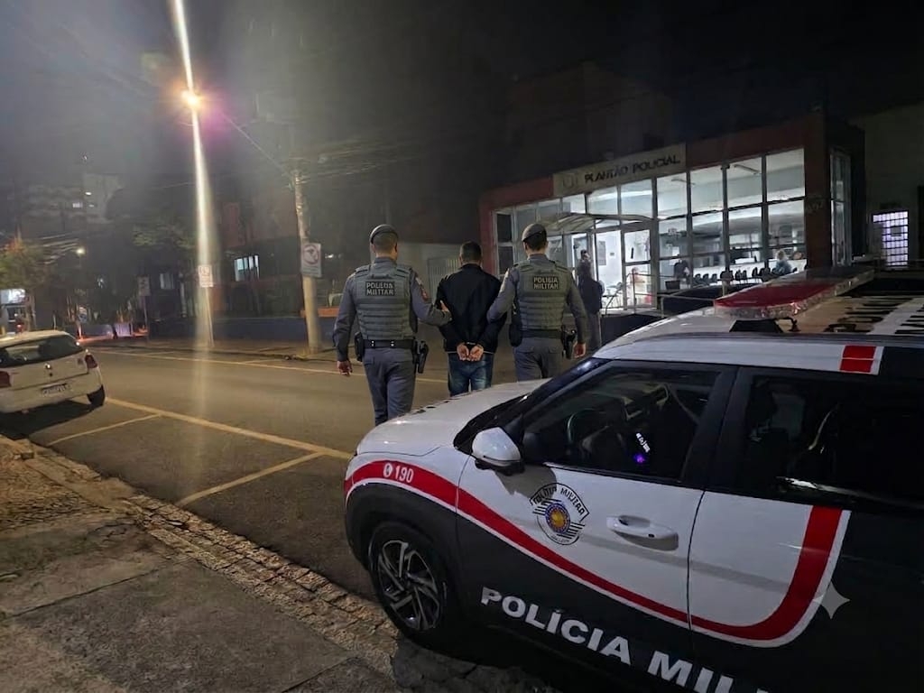 PM apreende drogas e colete balístico no Jardim das Bandeiras