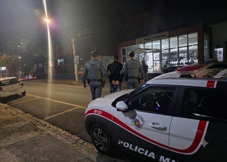 PM apreende drogas e colete balístico no Jardim das Bandeiras