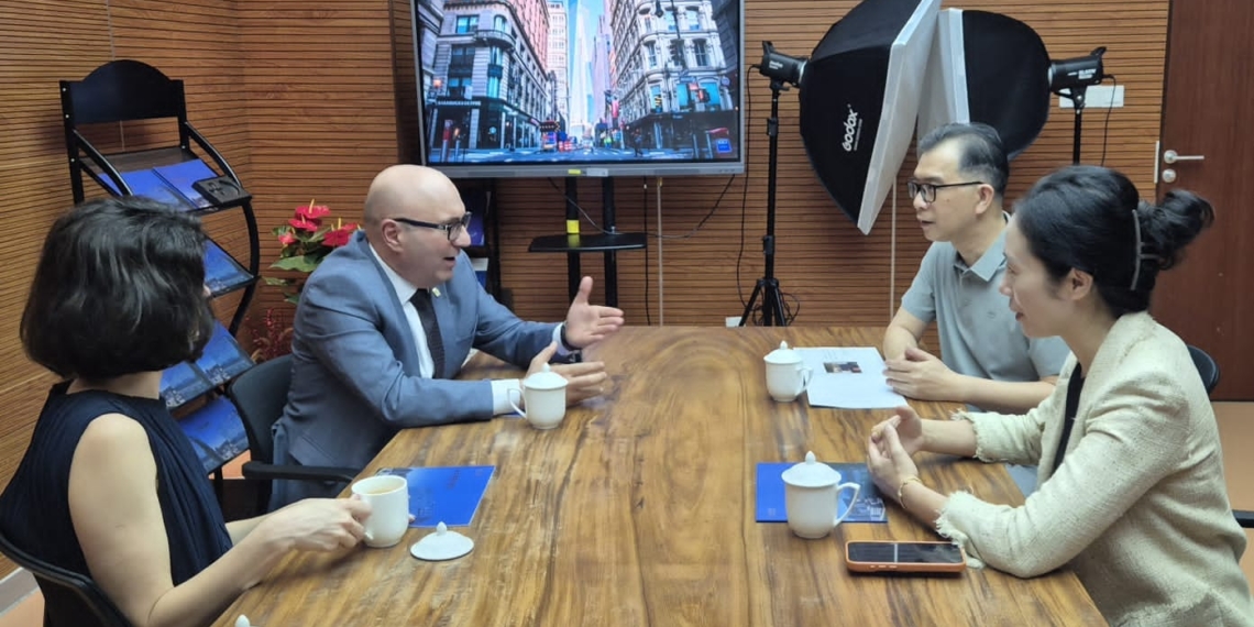 Dário encerra visita à China com acordo e articulação de investimentos