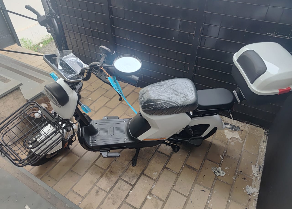 Homem é flagrado com moto elétrica furtada de hipermercado em Campinas