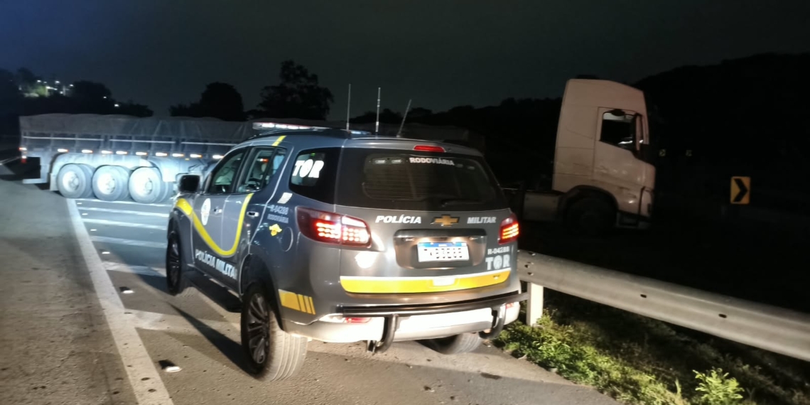Polícia Rodoviária liberta caminhoneiro feito refém em Itatiba