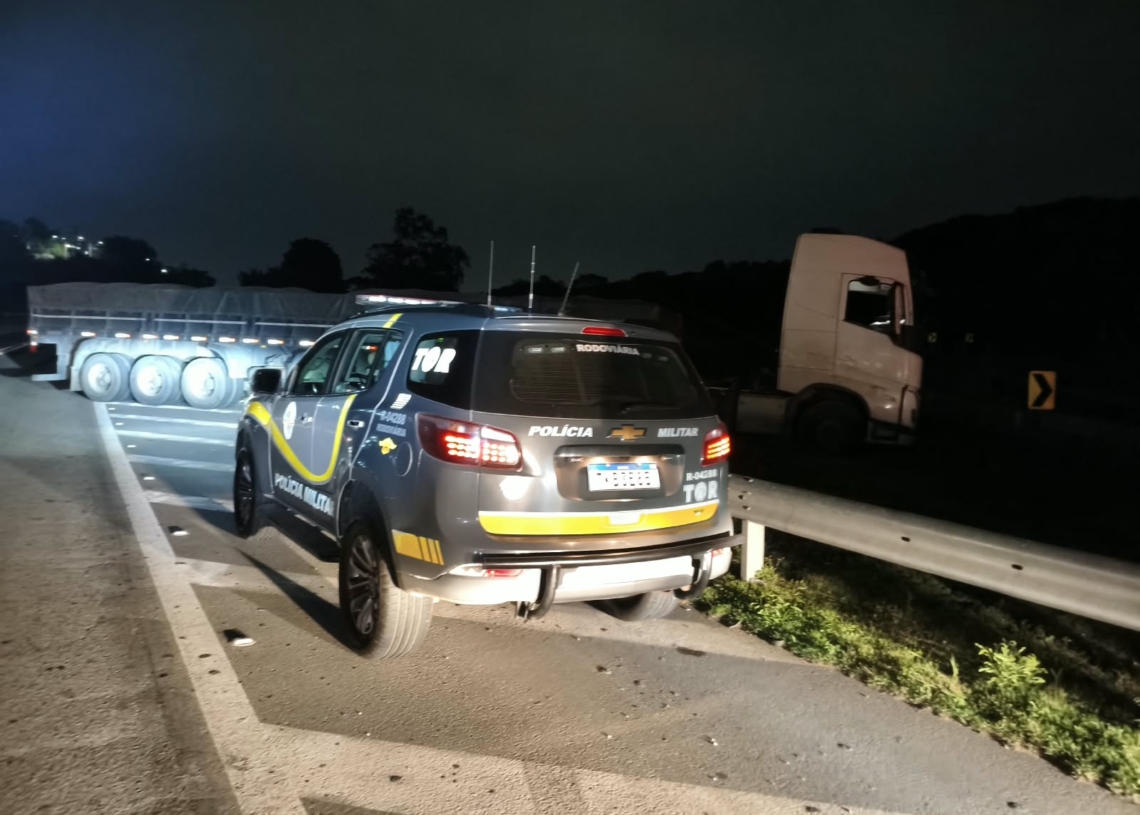 Polícia Rodoviária liberta caminhoneiro feito refém em Itatiba